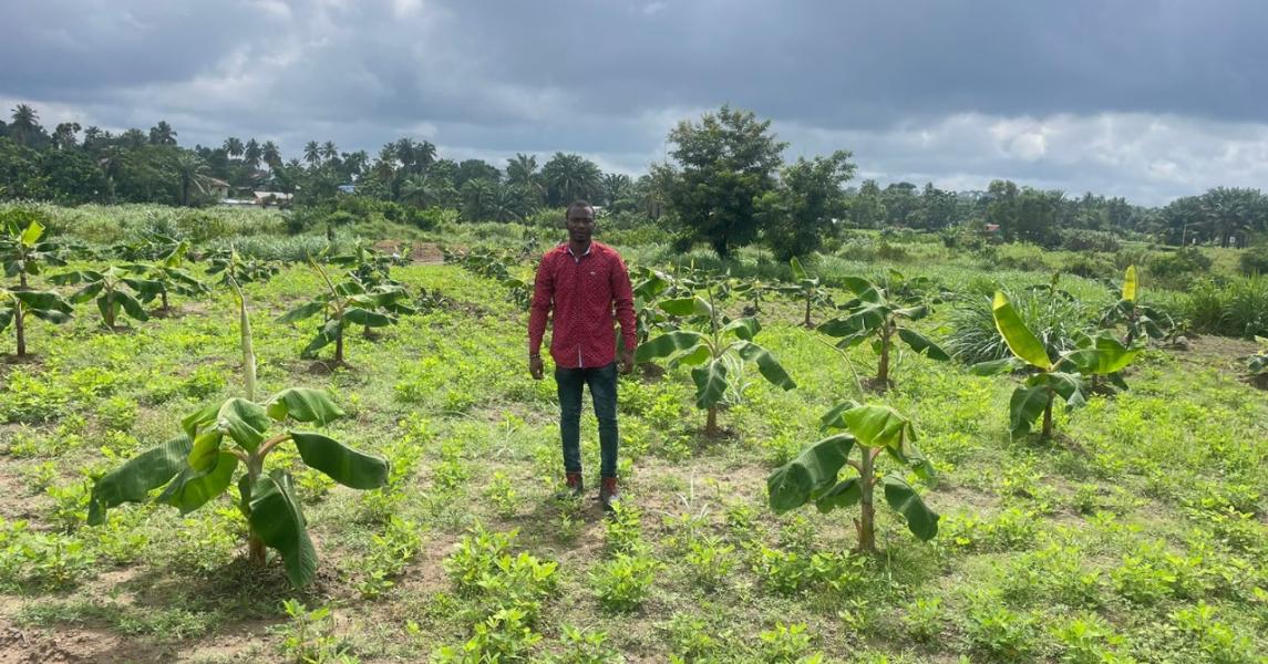 Agronomist Wamah showcasing Plantain Hub at CARI