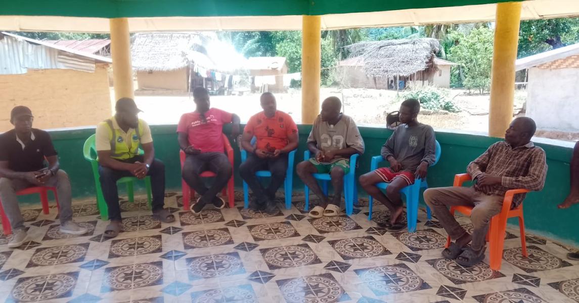 Lawuluta residents in Bong County interacting with the BCR Project technical team