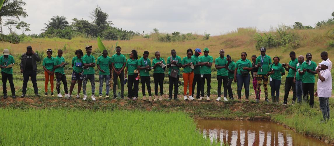CARI scientist lectures students from Boim Community Colledge   