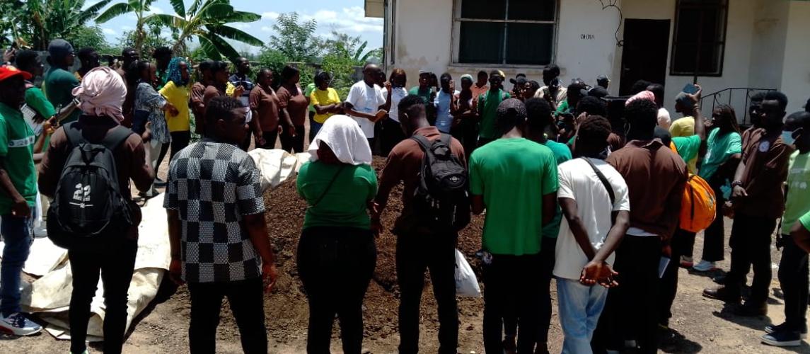 CARI researchers engaging UL students 