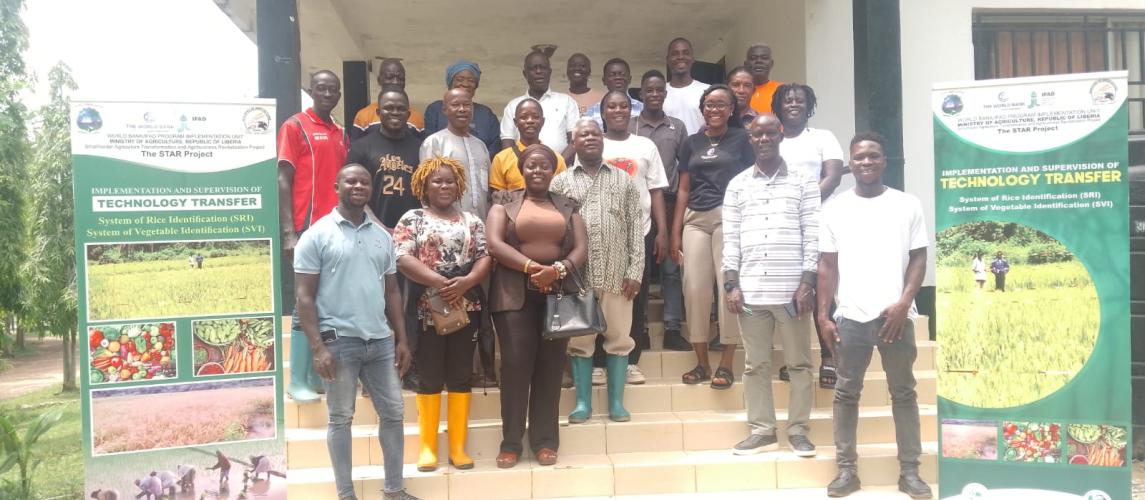 Dr. Arthur Bob Karnuah, CARI Director General, Jobson Momo, SDCA Director General, flanked by participants, including Research Assistants, smallholder farmers, women, and youth groups.